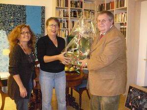 Der Ortsverein Deuringen gratuliert: Barbara Gartzke-Mögele, das Geburtstagskind Brigitte Heintze und Otto Großmann